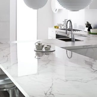 white quartz kitchen counter